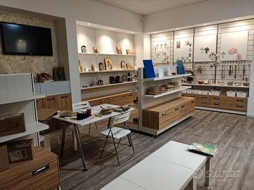 Arredamento per attività Commerciale