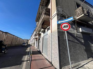NEGOZIO A NAPOLI