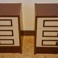 Coppia di comodini in legno a 3 cassetti vintage