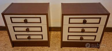 Coppia di comodini in legno a 3 cassetti vintage