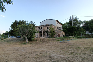 Rudere da demolire con progetto approvato