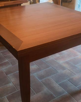 Tavolo quadrato in legno