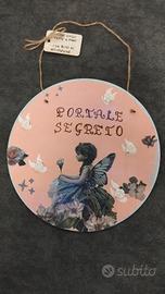 Targa decorativa con fata – realizzata a mano
