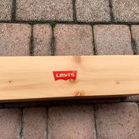 Levis espositori