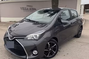 TOYOTA YARIS MODELLO LOUNGE IPER FULL COME NUOVA