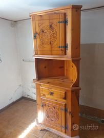 Tavolo quattro sedie e angoliera