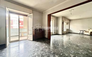 AMPIO TRILOCALE PIANO ALTO CON TERRAZZA E POSTO AU