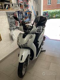 Scooter sh 125