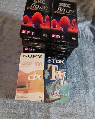 27 vhs da 120 e 180 minuti di registrazione,