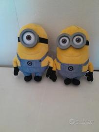 2 pupazzi minions Cm circa 30
