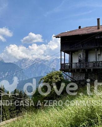 Rustico / Casale di 500 m² con più di 5 locali a C
