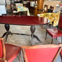 Tavolo con sedie da soggiorno