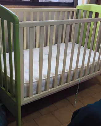 Lettino neonato con cassetto e materasso