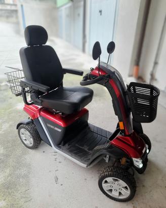 Scooter elettrico per disabili e anziani