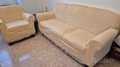Divano 3 posti+ poltrona+tavolino
