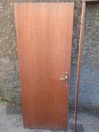 Porta ingresso vintage  legno mancante di chiavi 