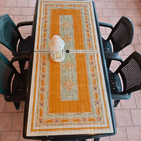 Tavolo e sedie da giardino