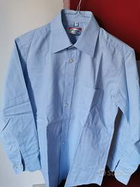 Camicia azzurra con taschino
