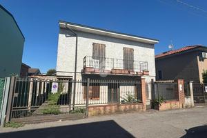 VILLA SINGOLA A RIVOLTA D'ADDA
