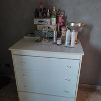 Cassettiera bianca con vano vaschetta  neonati