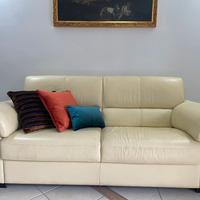 Divano in pelle tre posti