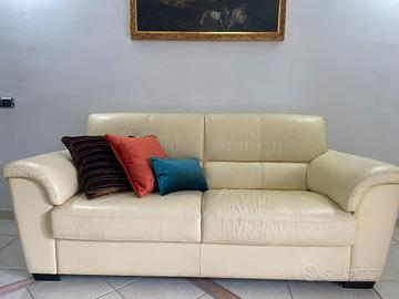 Divano in pelle tre posti