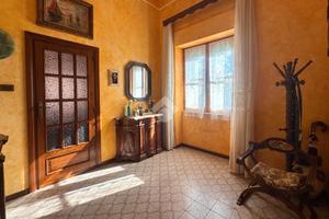 Primo piano in piccola palazzina storica, Fertilia