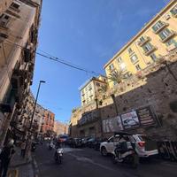 NEGOZIO A NAPOLI