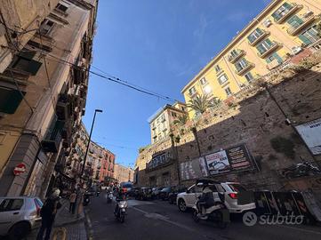 NEGOZIO A NAPOLI