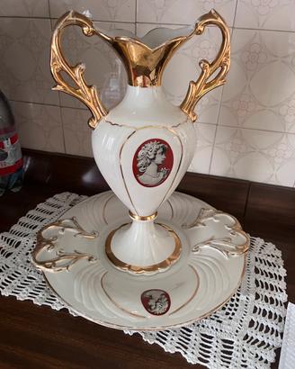 Vaso in ceramica classico con piatto