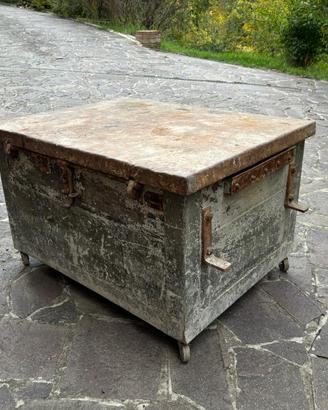 Antica cassa baule forziere da viaggio