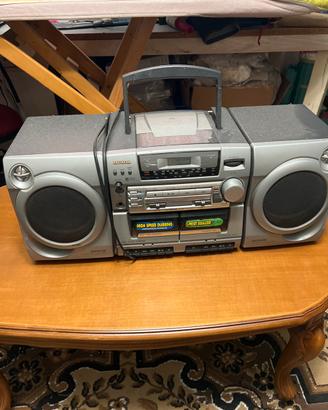 Aradio con mangia cassette + lettore CD
