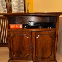 mobiletto in legno.