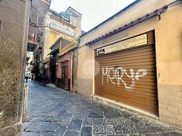 NEGOZIO A NAPOLI