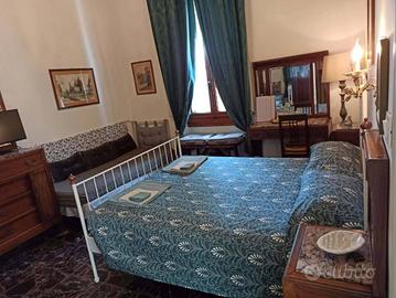 Stanza in appartamento di 160 m² a Firenze