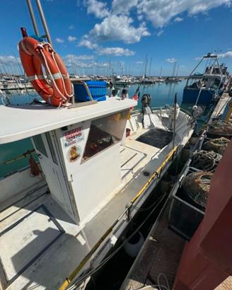 barca da pesca con licenza