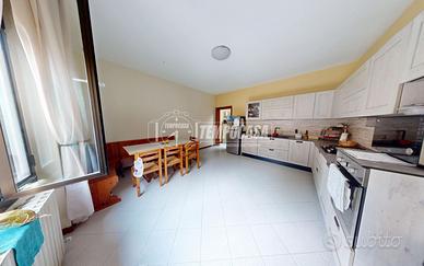 LOMAZZO: trilocale con lavanderia e box doppio, se