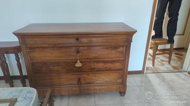 Comò antico in noce