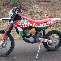 Husqvarna TE 449 con solo 2400 km.