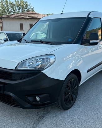 Fiat Doblo Doblò 1.4 T-Jet Natural Power PC-TN Car