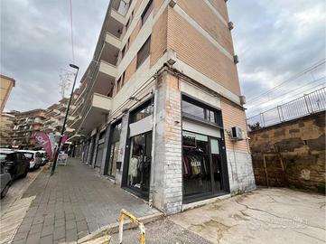 NEGOZIO A NAPOLI