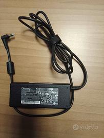 Alimentatore-caricatore  portatile