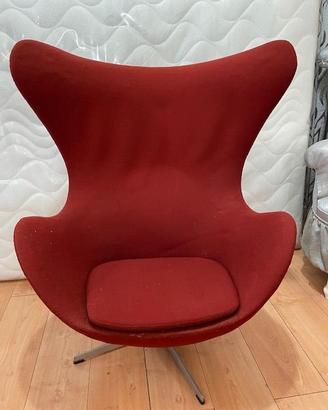 Poltrona Egg originale produzione Fritz Hansen