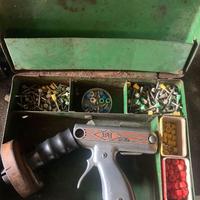 pistola sparachiodi