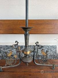 Lampadario antico in ferro con due punti luce