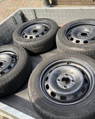 4 gomme invernali Michelin con cerchioni