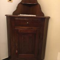 angoliera in legno con alzata
