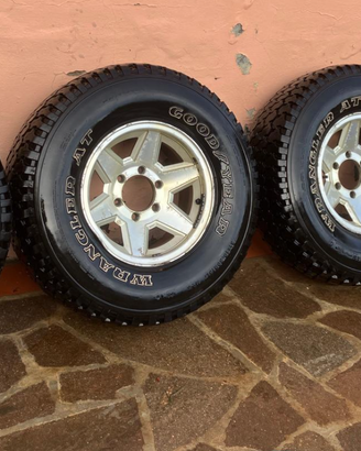 Cerchi e gomme jeep