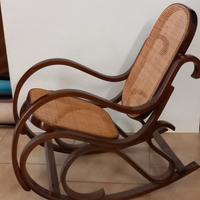 Dondolino in legno