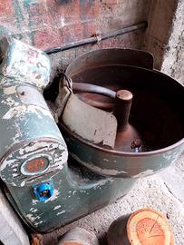 Vecchia impastatrice motore trifase